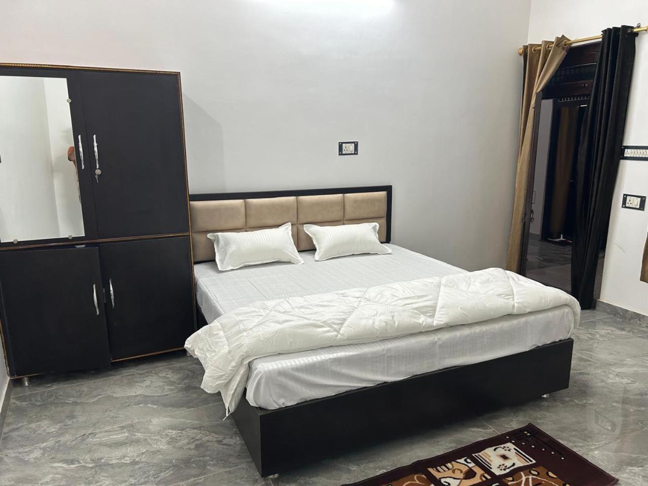 Shri Narayanam Guest House And Home Stay Ayodhya Exteriör bild